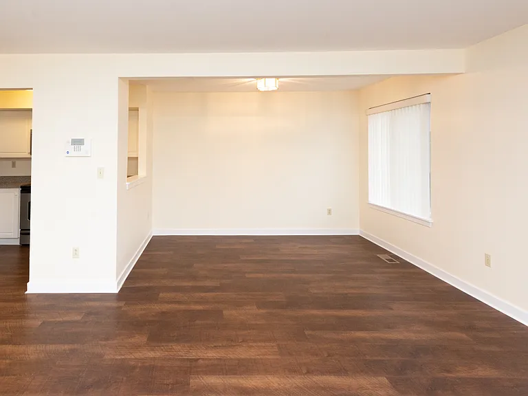 Rosewood Condominiums — Photo 34