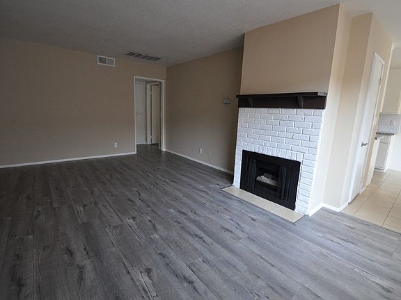 5th image of 5617 Woodman Ave #17744146
