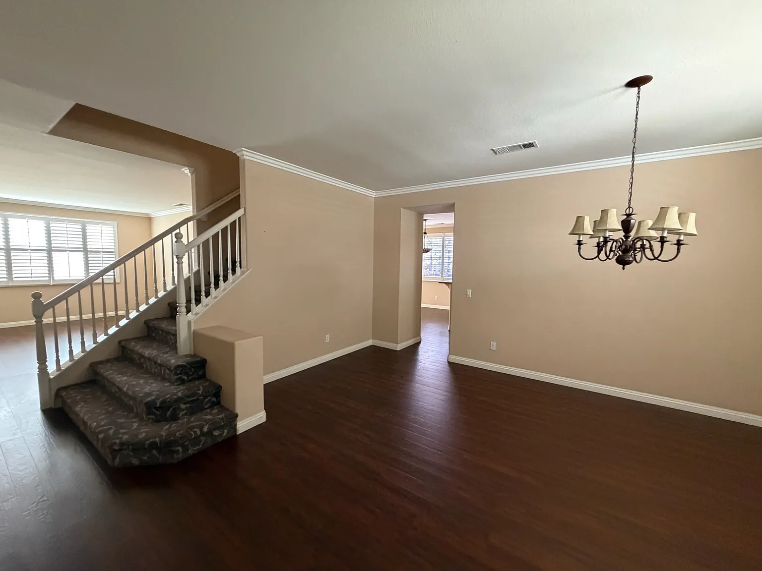 6 bed, 3635 sqft, $4,600 — Photo 4