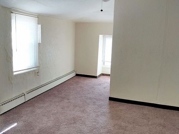 5th image of 1304 Oak Ln APT 3E