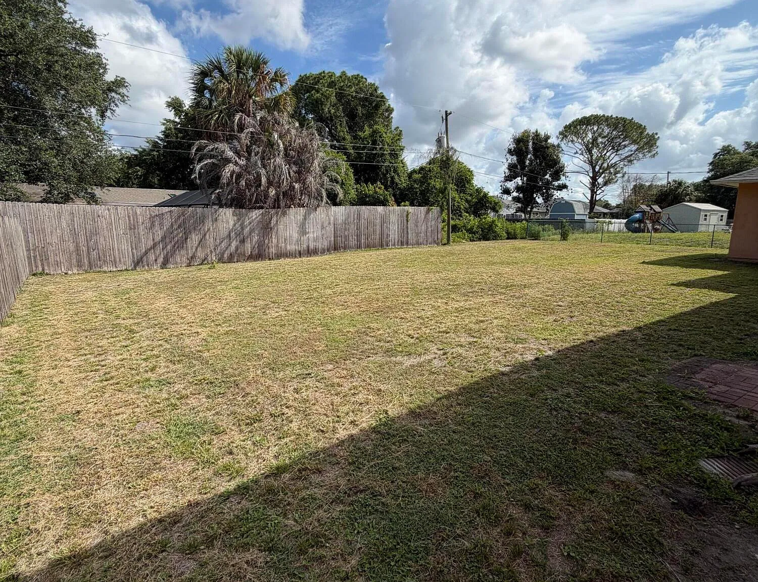 4 bed, 2.0 bath, 2233 sqft, $2,300 — Photo 2