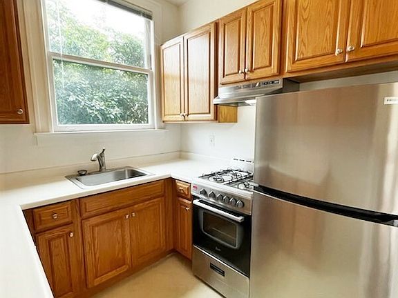 2nd image of 998 Divisadero St APT 101