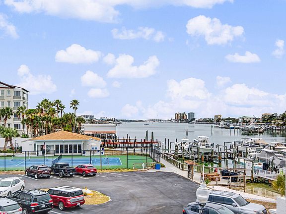 4th image of 30 Moreno Point Rd Unit 306B