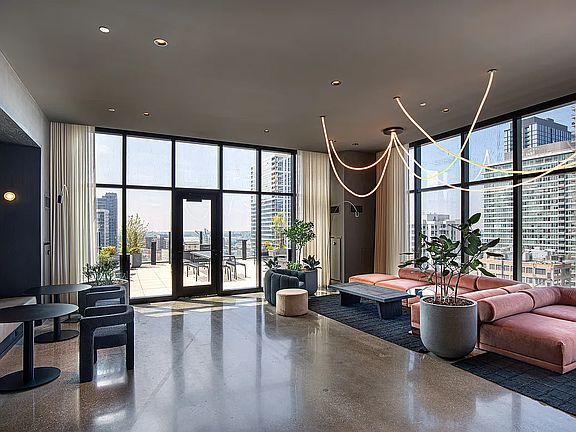 Rooftop Lounge 02