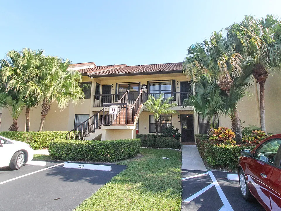 4692 Lucerne Lakes Blvd E #104