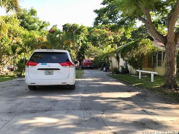 2nd image of 416 SE 21st St