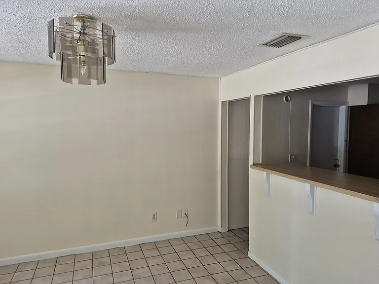 2470 Avenue B SW — Photo 3