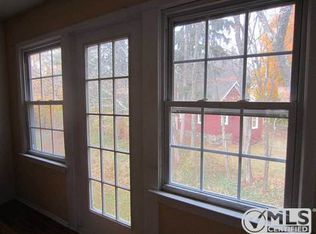 156 Huguenot St, New Paltz, NY 12561