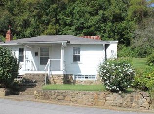 92 Watts St, Canton, NC 28716