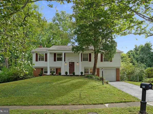 4305 Markwood Ln, Fairfax, VA 22033