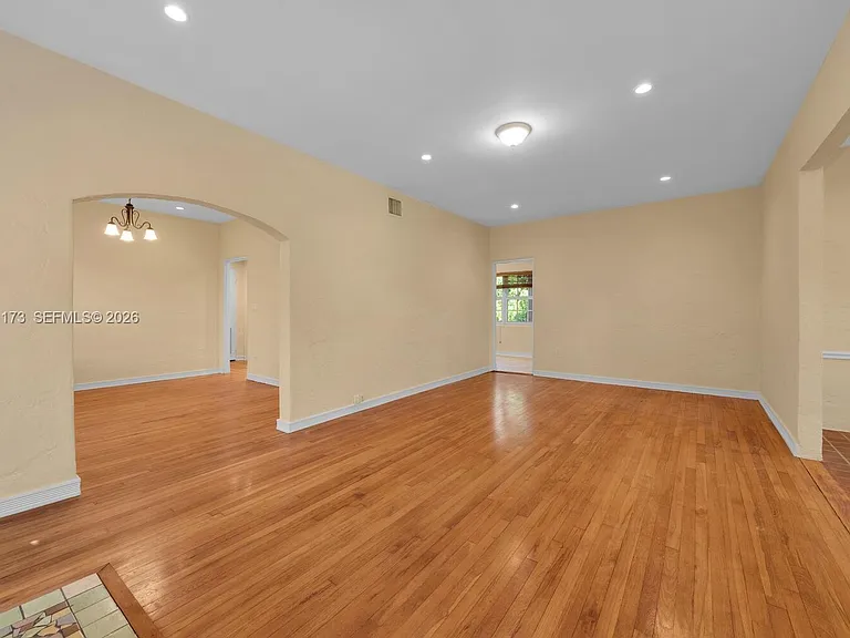 46 Montilla Ave #46 — Photo 40