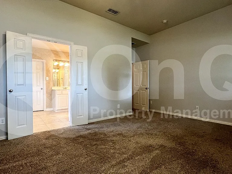 6798 Lee Meadow Dr — Photo 13