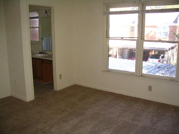 Master bedroom (similiar unit)