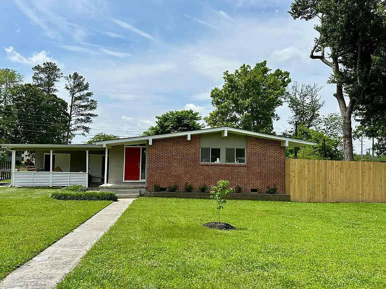 8106 Royal Dr — Photo 2
