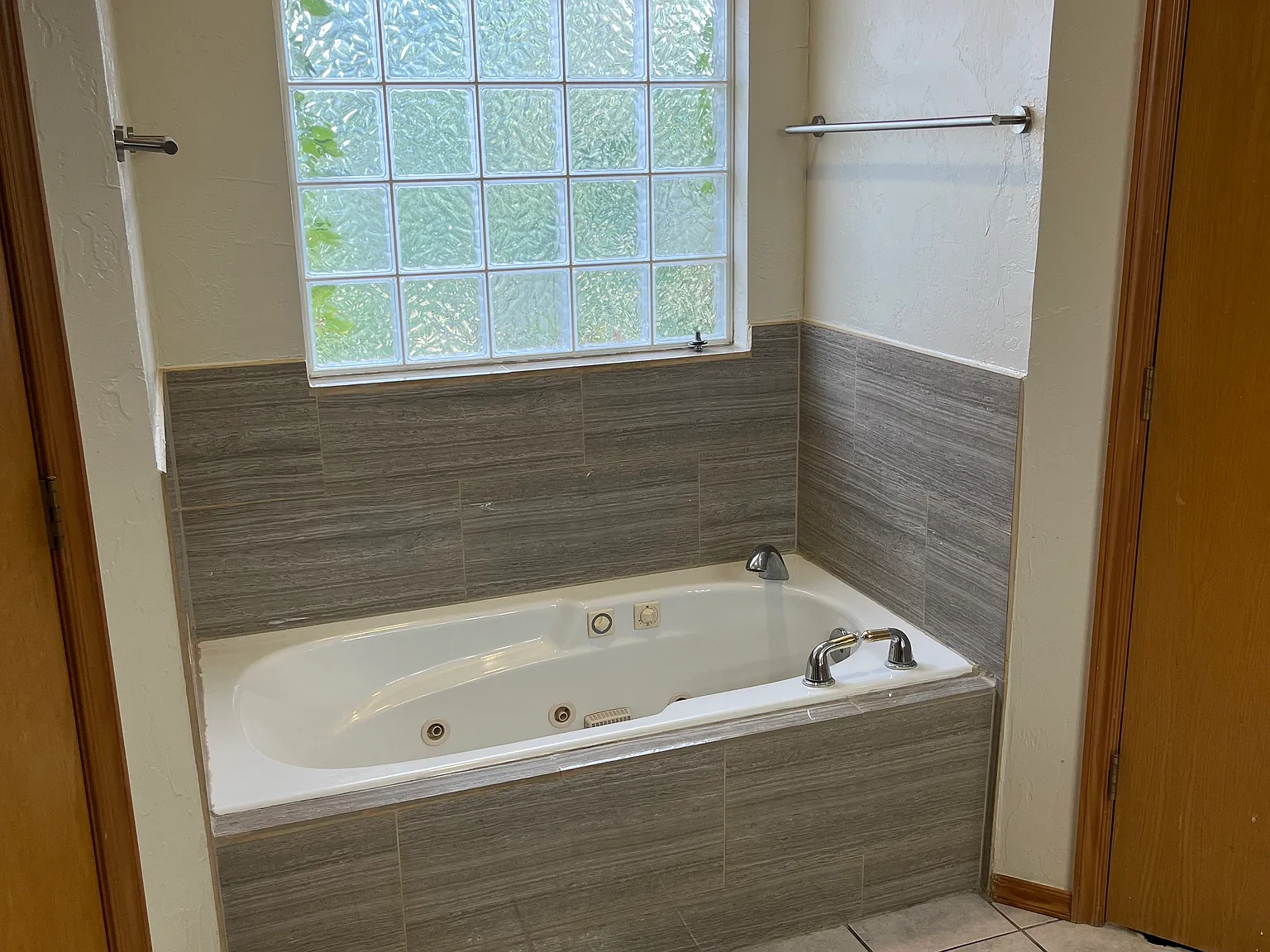 3 bed, 2053 sqft, $2,110 — Photo 4