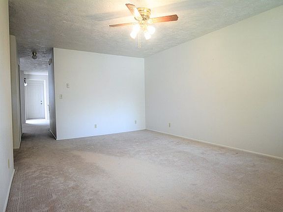 2nd image of 729 Linden Pl
