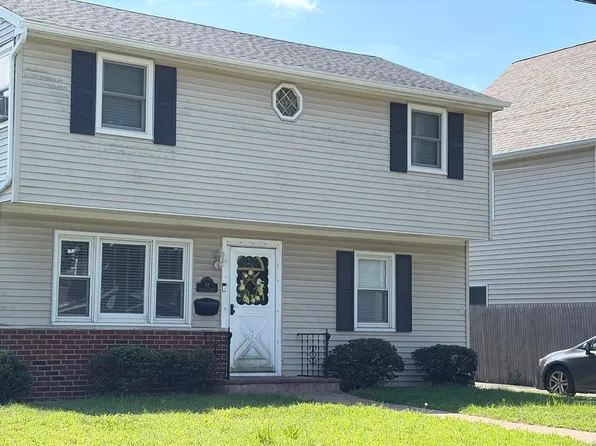 63 Caldwell St, Huntington Station, NY 11746