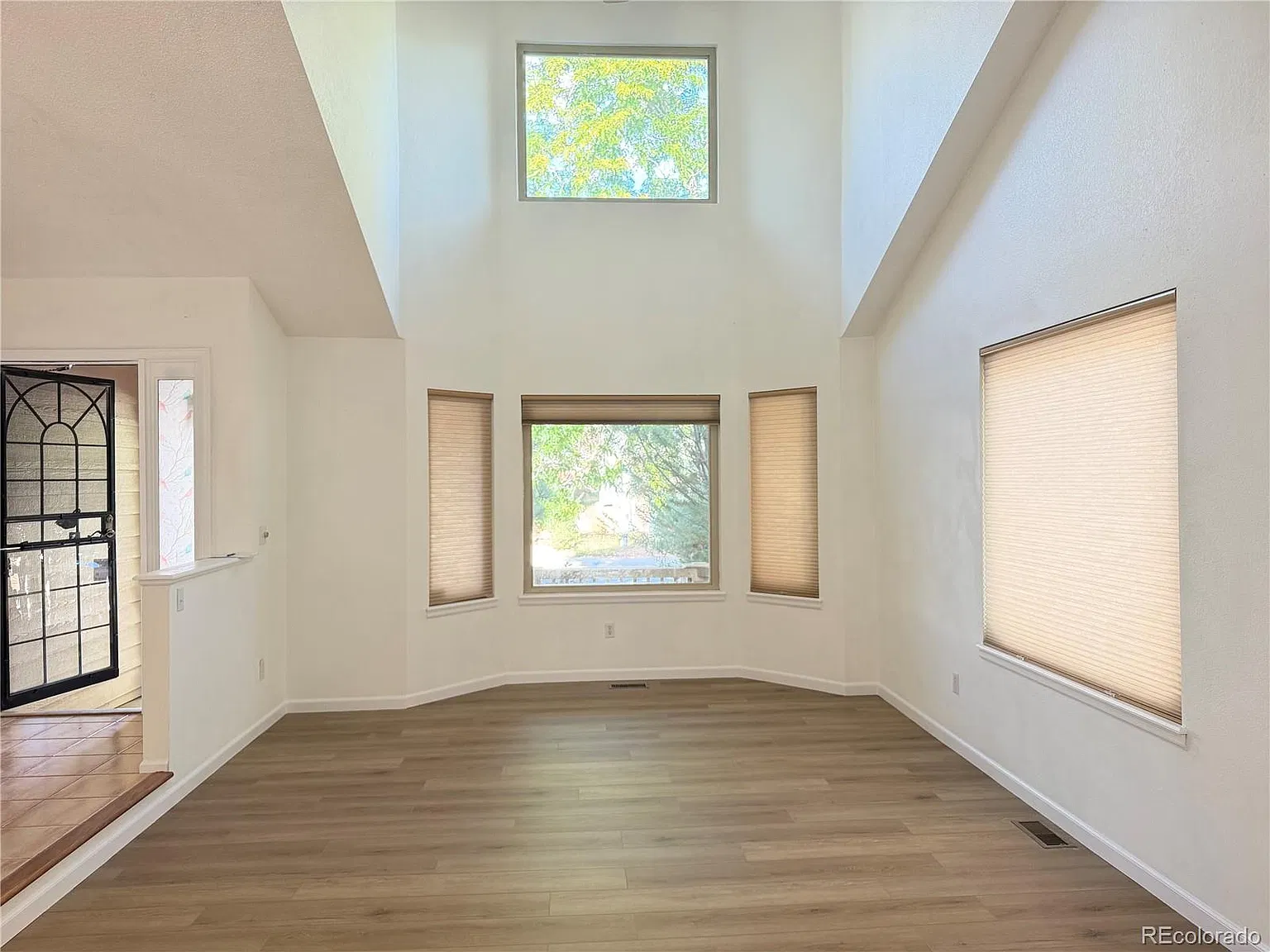 3 bed, 2.5 bath, 2500 sqft, $3,300 — Photo 3