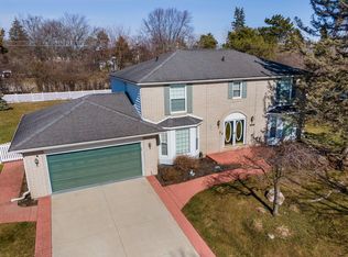 1912 Warbler Ct, Troy, MI 48084