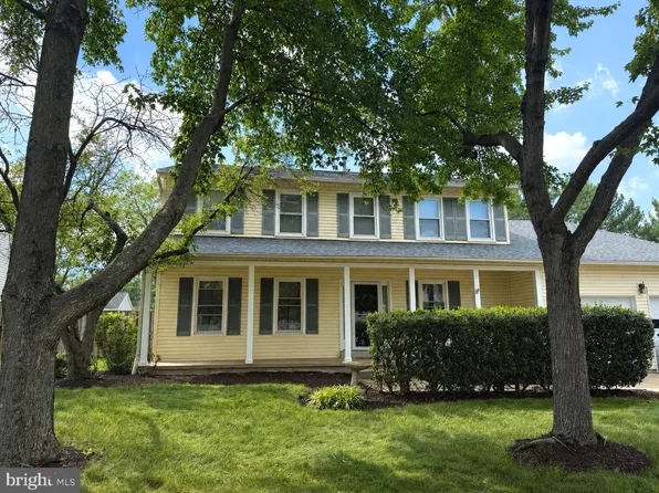 8878 Sweetbriar St, Manassas, VA 20110