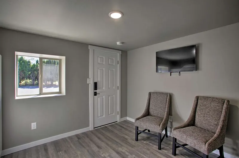 1 bed, 1.0 bath, 500 sqft, $699 — Photo 2