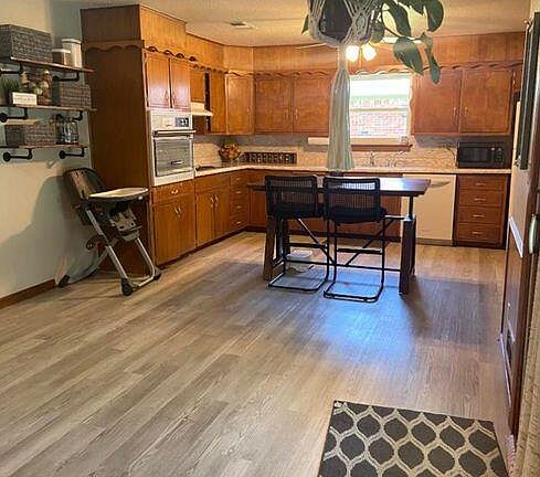 5th image of 207 Phillips Dr