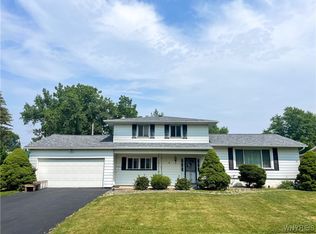 4 Debby Ln, Rochester, NY 14606