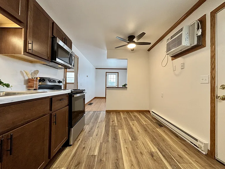 Town's Edge Apartments — Photo 18