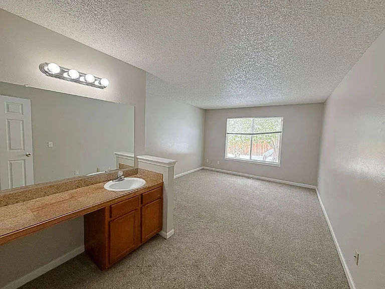 1680 S Espana Way — Photo 7