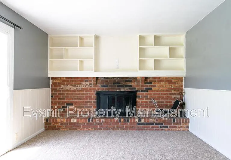 790 Branford Rd — Photo 3