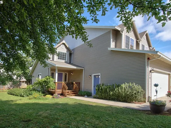469 Harris Ln, Oregon City, OR 97045