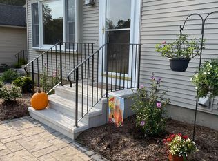 19 Leo J Ln, Manchester, CT 06042