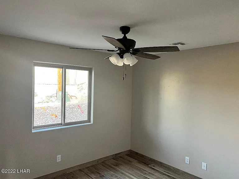 2425 Cloverlawn Dr #101 — Photo 12