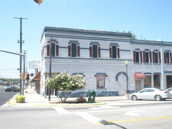 2nd image of 224 E Avenue D