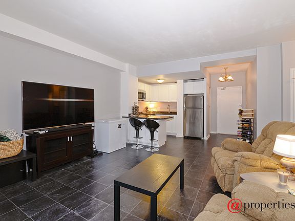 Kitchen / Living Room