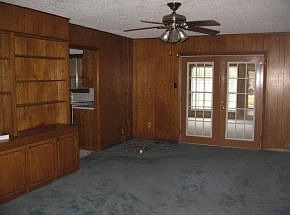3rd image of 1830 Camelot St