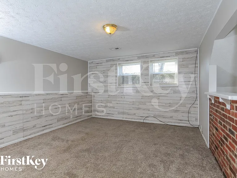 928 Cambridge Dr — Photo 8