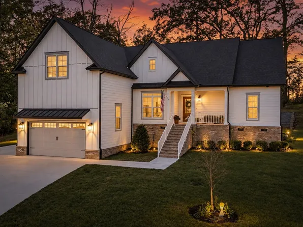555 Station Cir, Tullahoma, TN 37388