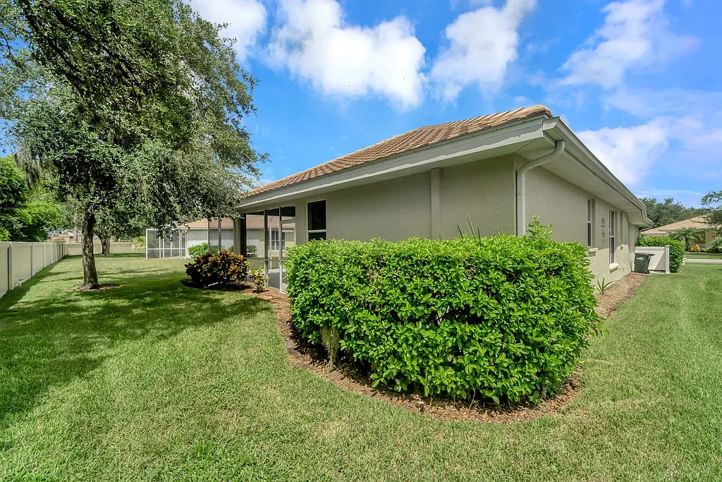 2771 Whispering Pine Lane — Photo 4