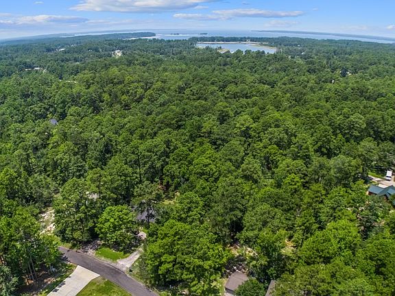 3rd image of 435 Pinehurst Dr
