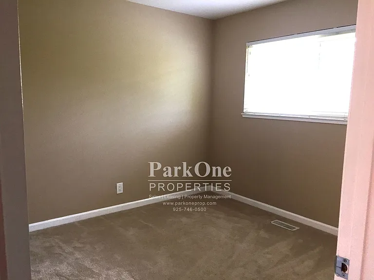 1500 Fieldcrest Dr — Photo 13