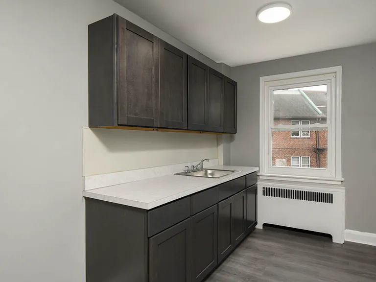 Oxford Gardens Apartments — Photo 13
