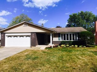 1319 N Peachtree Ln, Mount Prospect, IL 60056