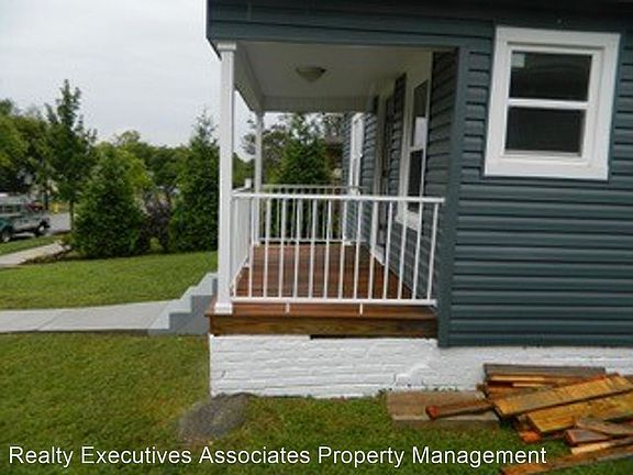 3rd image of 2319 E Glenwood Ave