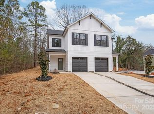 2813 New Pineola Rd, Charlotte, NC 28208