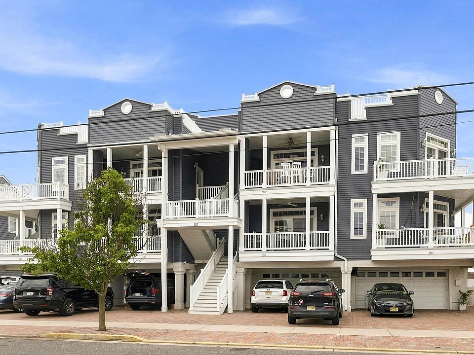1st image of 110 E Walnut Ave #102