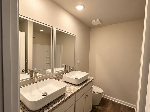 5th image of 3550 Gateway Dr