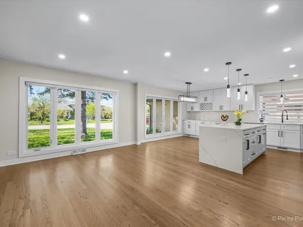 1535 Marshall Dr, Des Plaines, IL 60018
