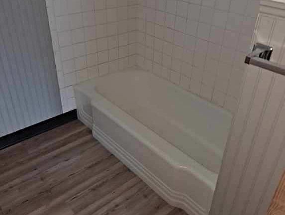 2nd image of 406 Elm St #2