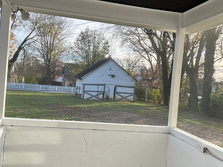 108 3rd Ave — Photo 22